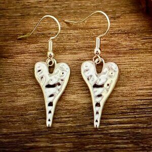 NEW Elegant Retro Hammered Heart-Shaped Earrings